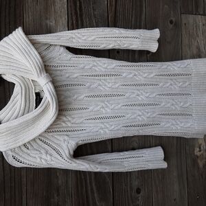 White House Black Market white with gold thred sweater size XXS